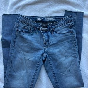 Mid-rise skinny jeans